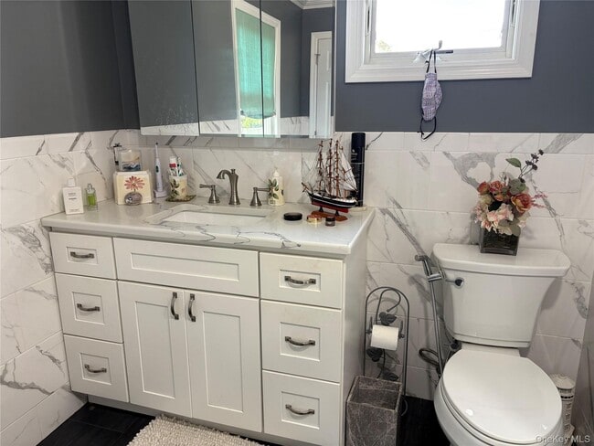 Building Photo - 346 S Main St