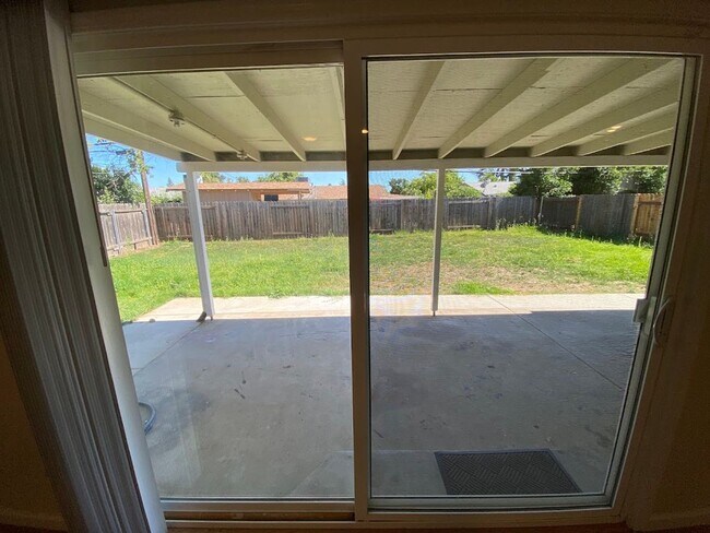 Building Photo - Renovated 3 Bed 1 Bath Home near Bradshaw and highway 50 in Rancho Cordova