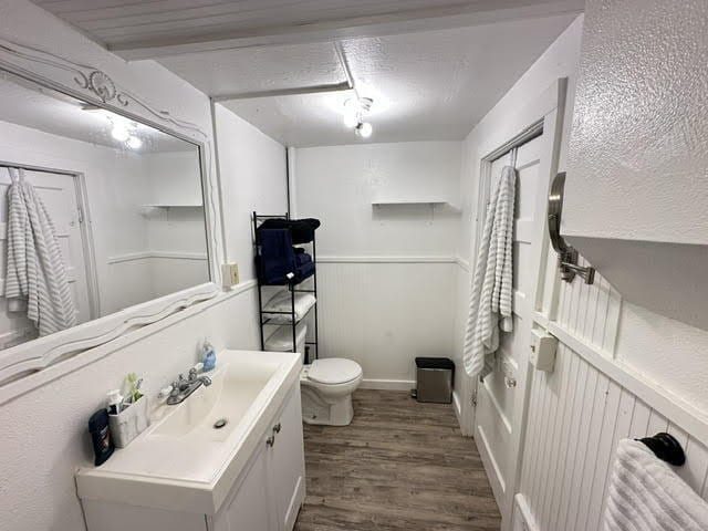 Building Photo - "Charming & Cozy 2-Bedroom Duplex in Prime Moscow Location – 800 Sq Ft of Comfort!"