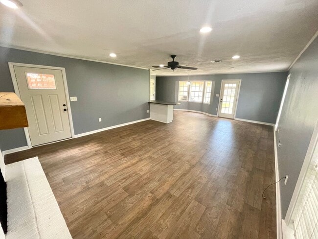 Building Photo - 3/2 Available for Rent in Madison!