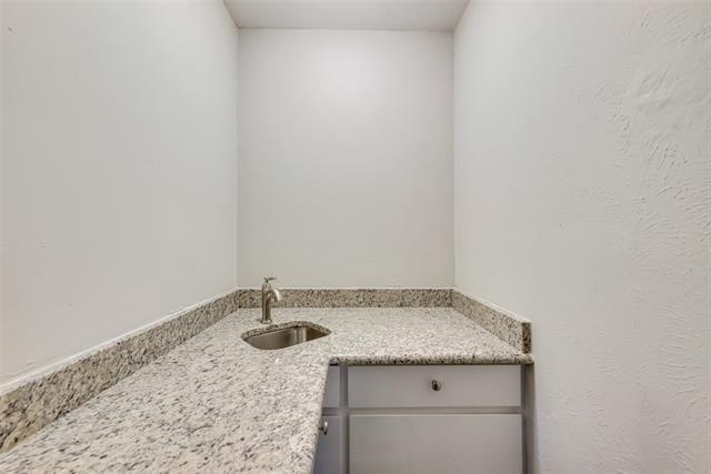 Building Photo - 5620 Marina Dr