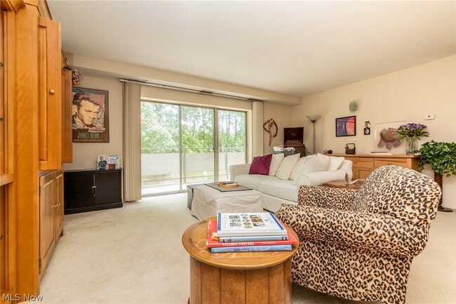 Building Photo - 2112 Acacia Park Dr