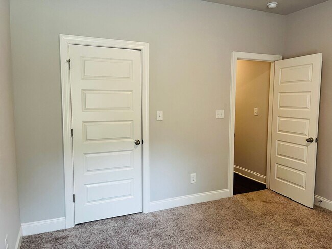 Building Photo - ***MOVE IN SPECIAL*** Wow! Perfect 4 bedro...