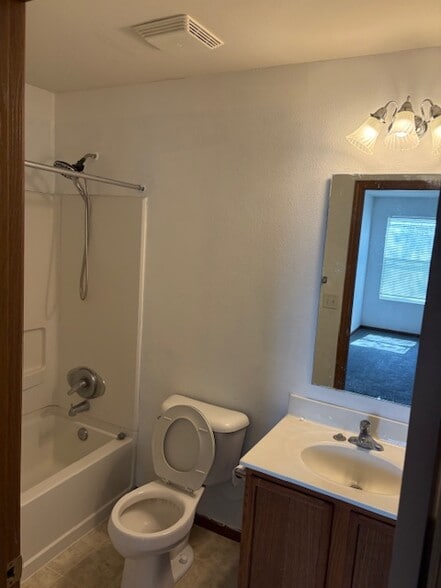 Building Photo - 209 River Laurel Dr