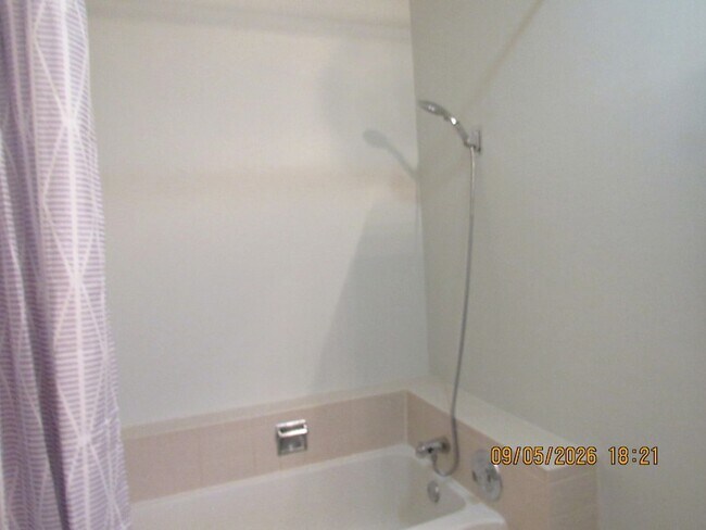Building Photo - 1735 Chesapeake Ln