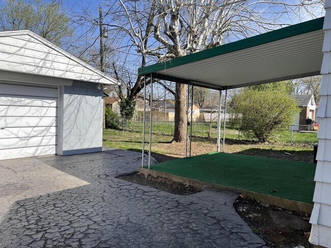 Building Photo - 484 S Hampton Rd