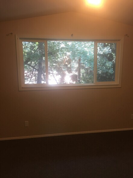 Building Photo - 1165 NE Harvey Rd