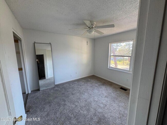 Building Photo - 4230 Mt Vernon Ave