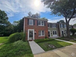 Building Photo - 9455 Greenhill Ct