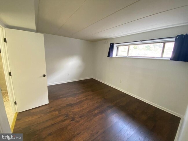 Building Photo - 124 Roberts Ln