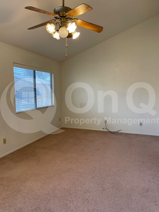 Building Photo - 3117 E Oasis De Palmeras
