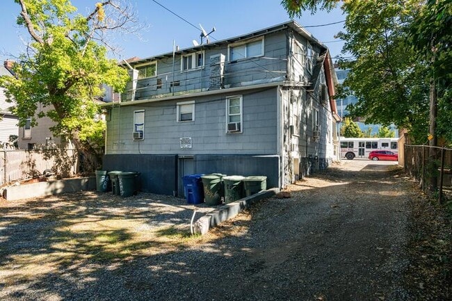 Building Photo - 368 S University St