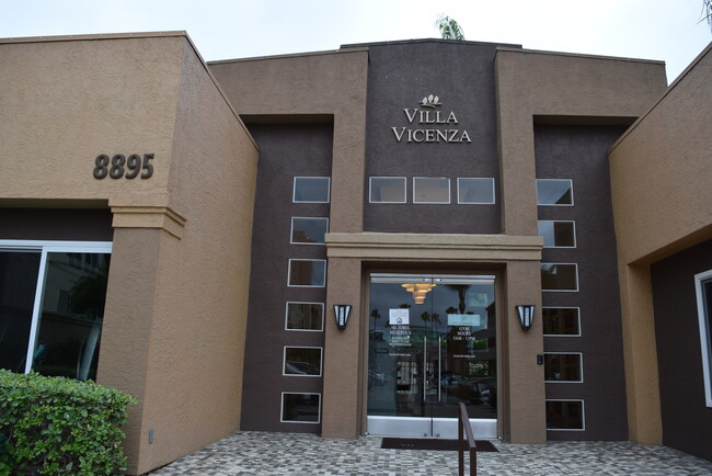 Building Photo - 3520 Lebon Dr