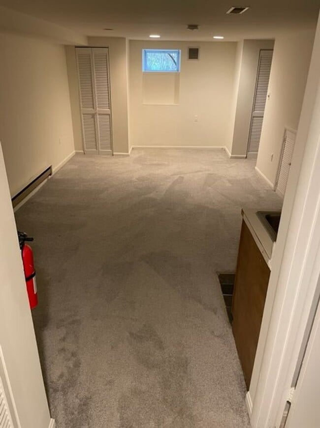 Building Photo - Georgetown Row Home For Rent!