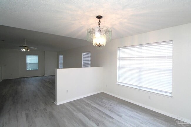 Building Photo - 2432 Gulf Breeze Ave