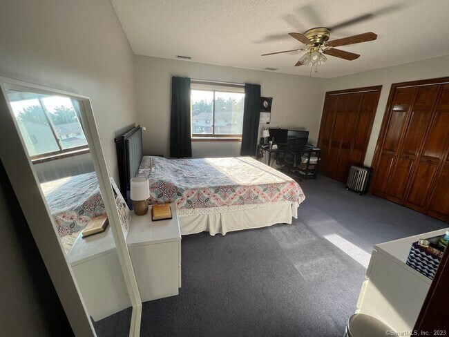 Building Photo - 1302 Summer Hill Dr