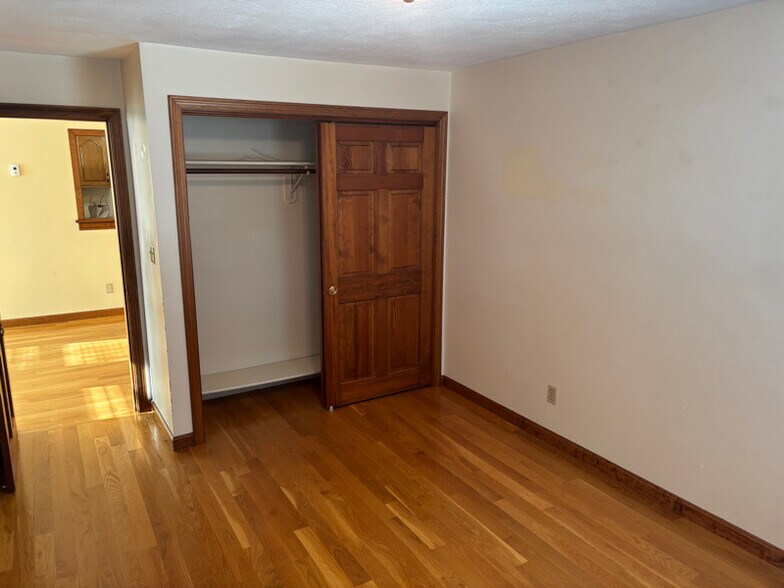 Building Photo - 26 Reed Hill Rd