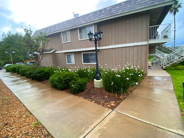 Building Photo - 27735 Mountain Meadow Rd