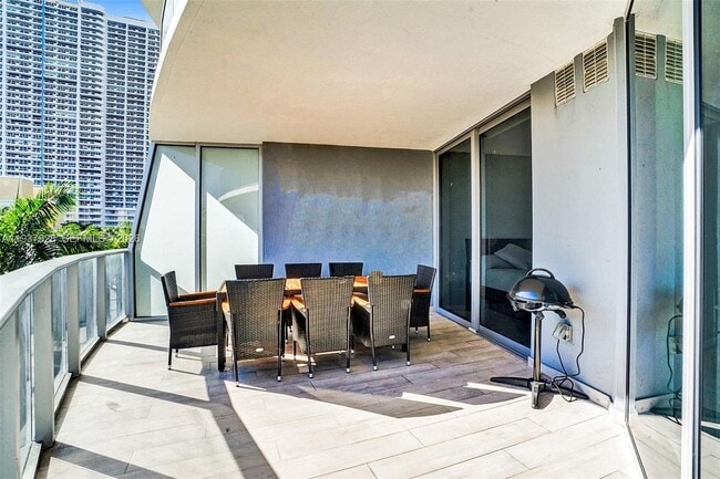 Building Photo - 488 NE 18th St