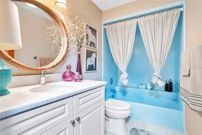 Building Photo - 8 Fernwood Trail