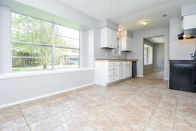 Building Photo - 23114 Newgate Dr