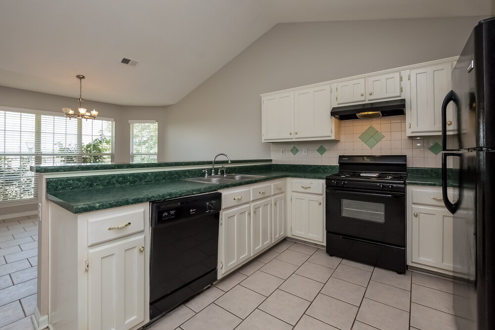 Building Photo - 810 Lakemont Dr