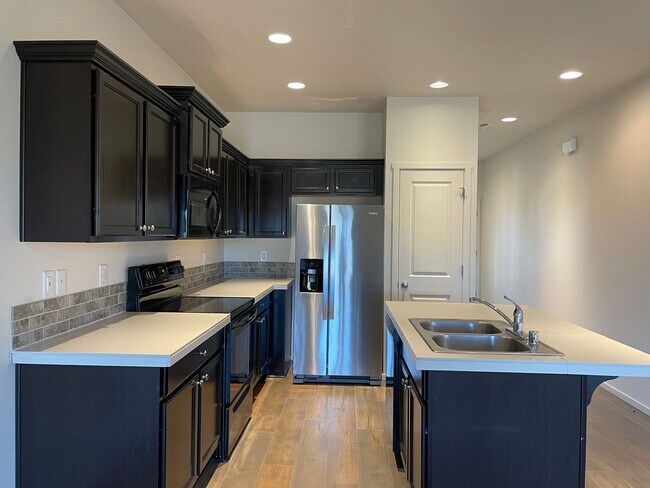 Building Photo - BEAUTIFUL 3 Bedroom 2.5 Bath Home! High Ce...