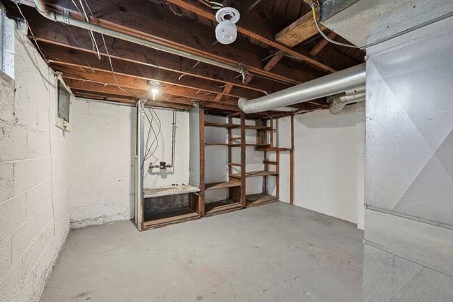 Building Photo - 735 E Mithoff St