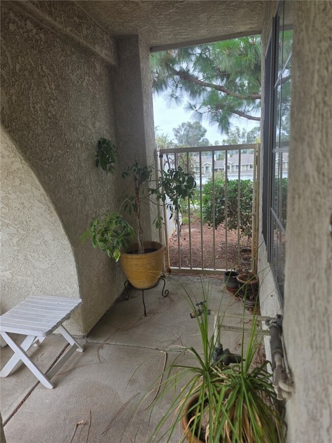 Building Photo - 23395 La Crescenta
