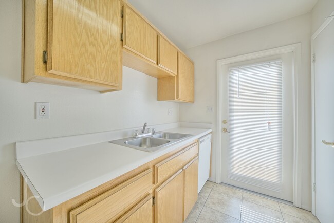 Building Photo - 1309
