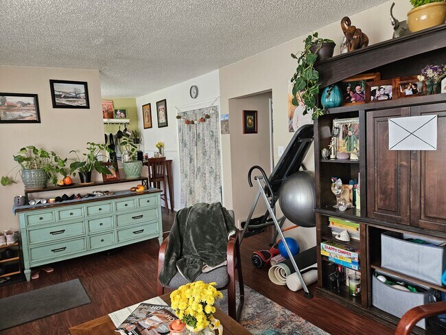 Building Photo - 225-227 E 200 S