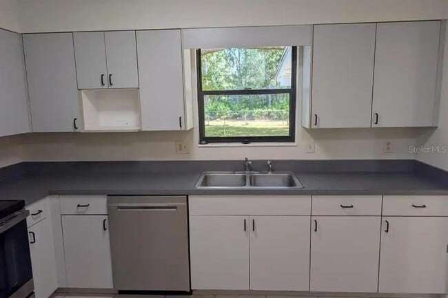 Building Photo - 6033 NW 33 St