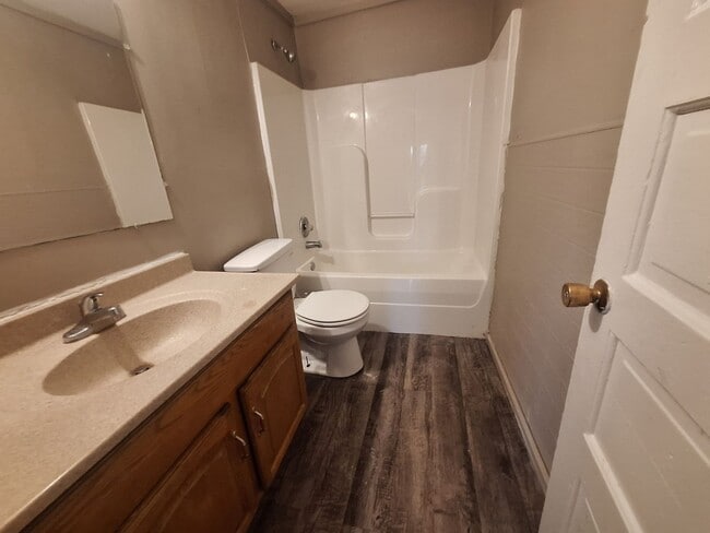 Building Photo - Affordable 3 Bedroom Duplex