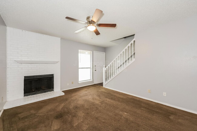 Building Photo - 5905 Shadydell Dr