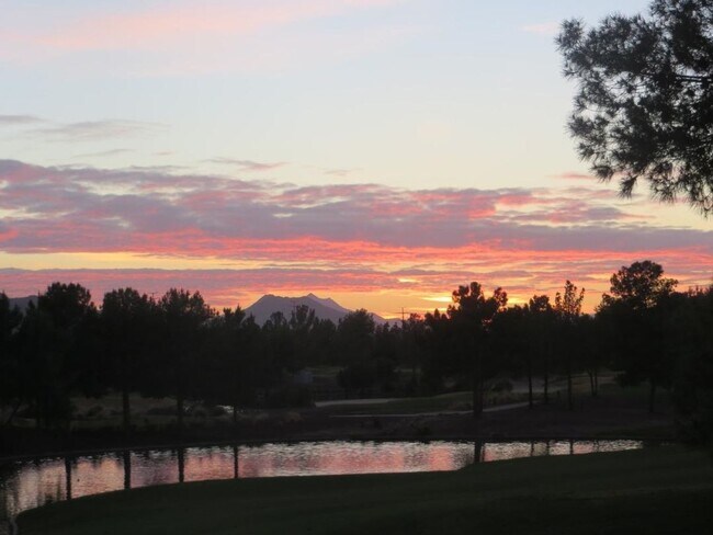 Building Photo - On GOLF COURSE LOT - 3 Bed/3Bath GATED Com...