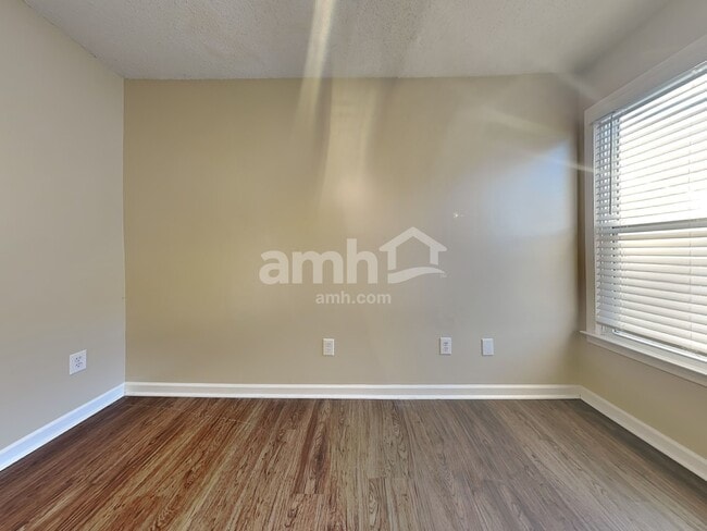 Building Photo - 6857 Briarfield Ln