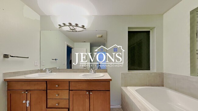 Building Photo - Experience this beautiful SeaTac single-fa...