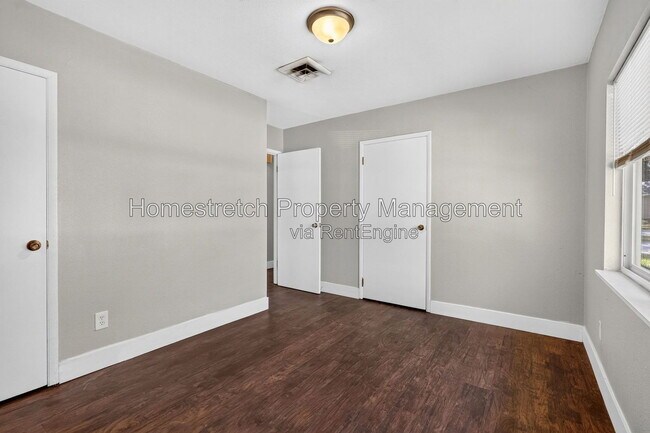 Building Photo - 11948 Bridgevale Ave