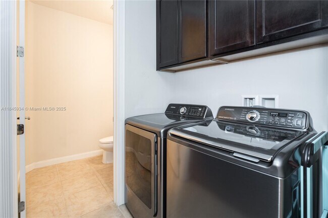 Building Photo - 1039 Key Largo St
