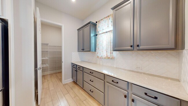 Building Photo - Stunning 3 bedroom home for rent in Shearw...