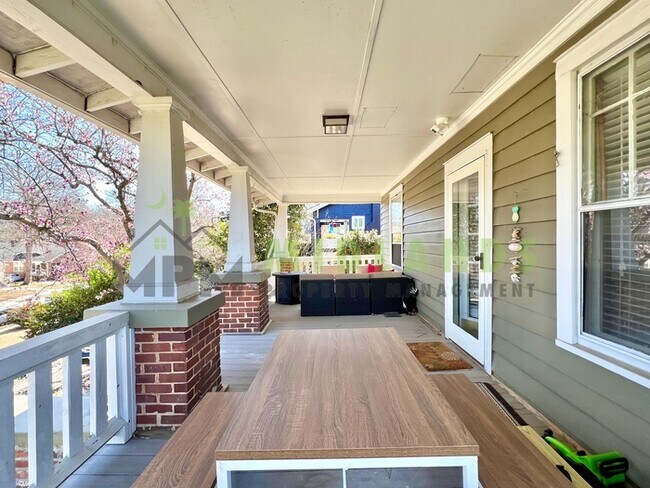 Building Photo - 2417B Clark Street