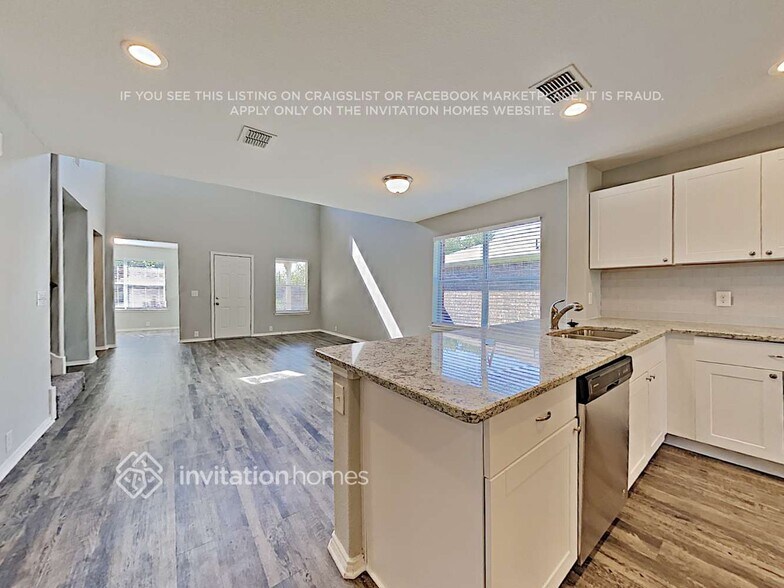 Building Photo - 15824 Coyote Hill Dr