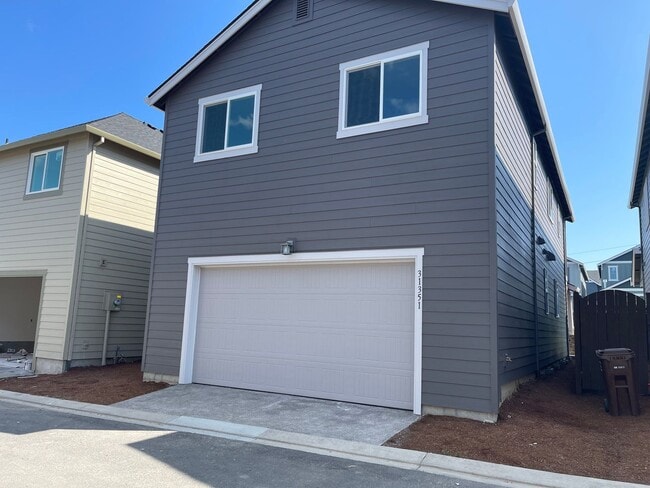 Building Photo - Stylish & Comfortable Living with Fireplace, Island Kitchen, and Private Suite, parks and playgro...