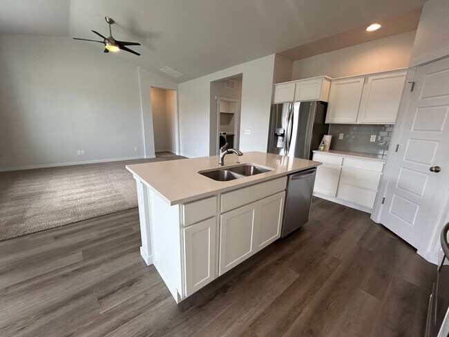 Building Photo - Iceberg Lake