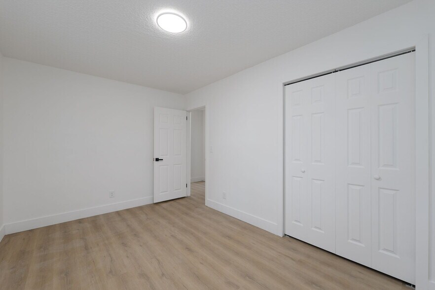 Building Photo - 8514 Oak Leaf Rd
