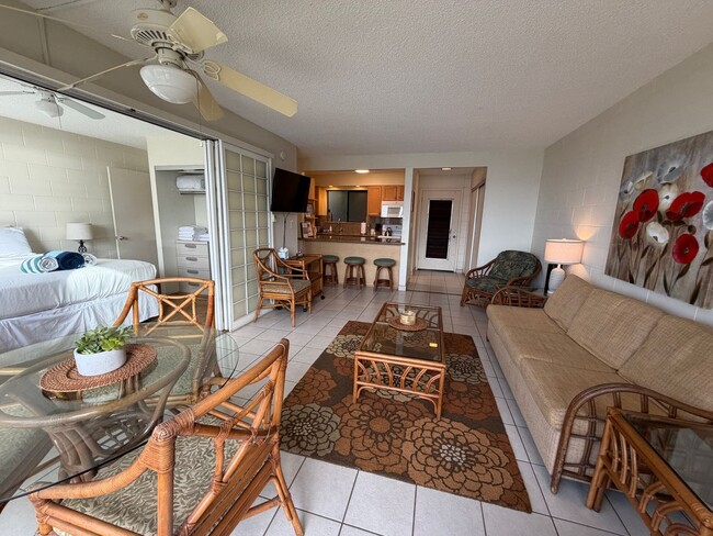 Building Photo - Maalaea Oceanfront Furnished One Bedroom