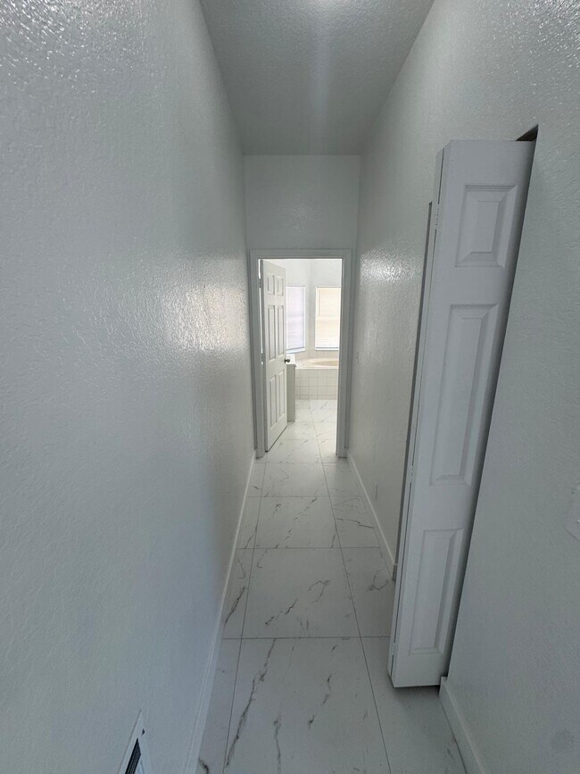 Building Photo - 890 NW 25th Ave