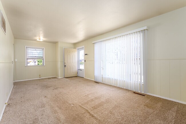 Building Photo - 6215 Independence St