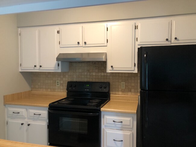 Building Photo - 11458 N Oak Trafficway