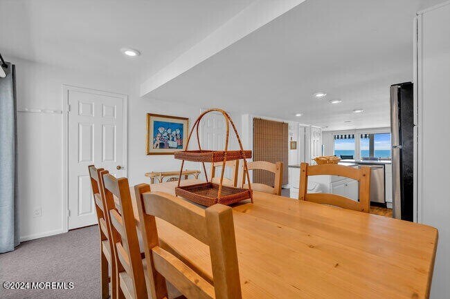 Building Photo - 157 Beach Front